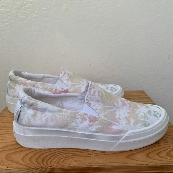 Roxy Rae Slip-On Shoes - Size 7 - Picture 4 of 8